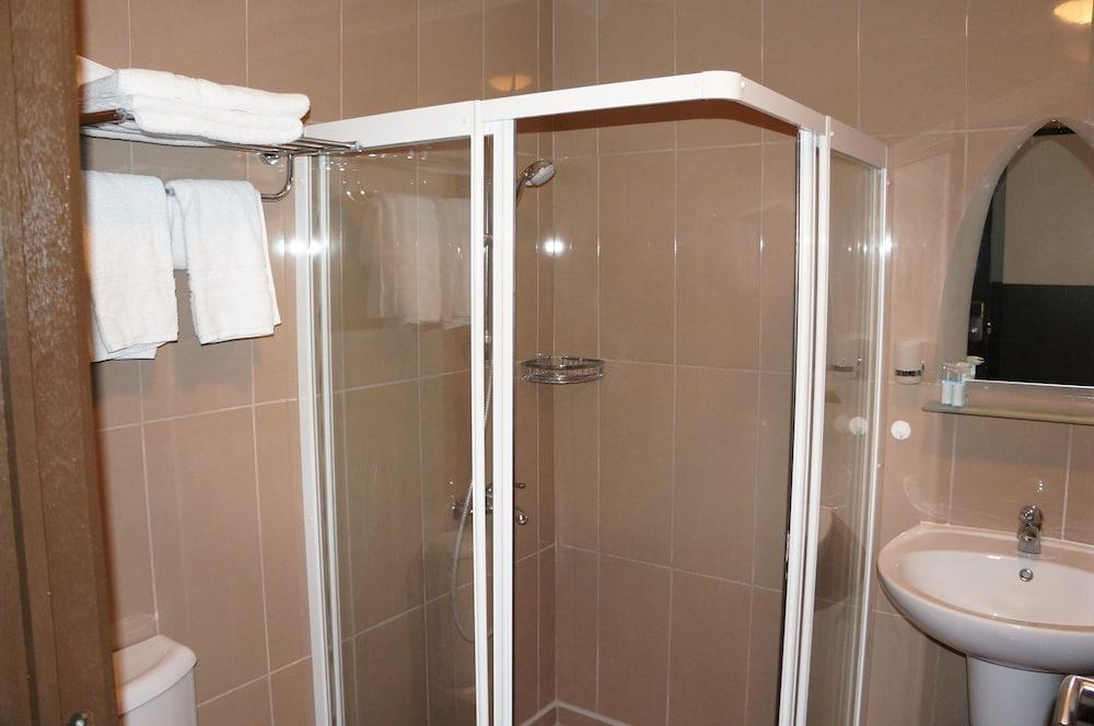 Escale Hotel Saint-Gilles Экстерьер фото