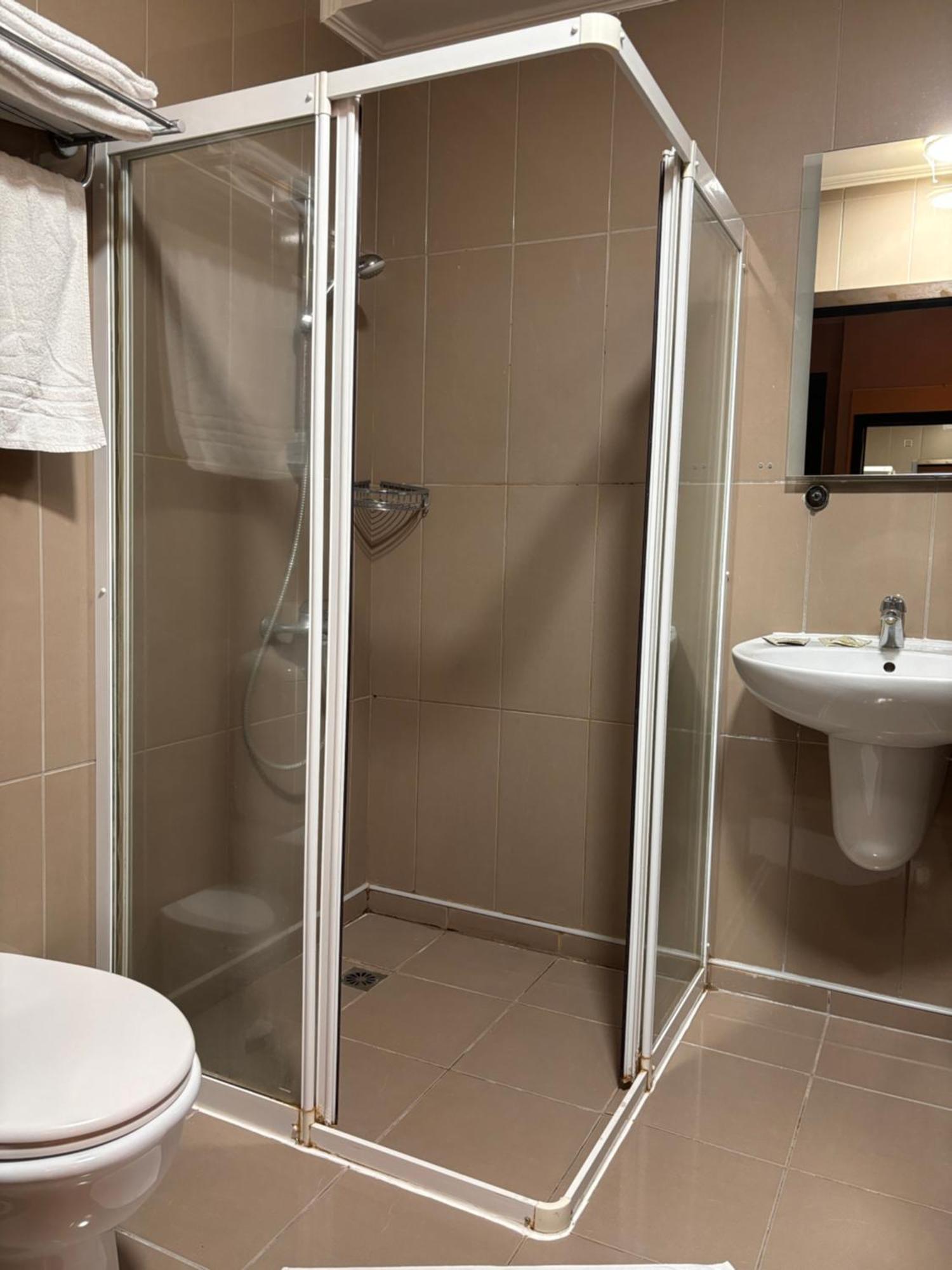 Escale Hotel Saint-Gilles Экстерьер фото