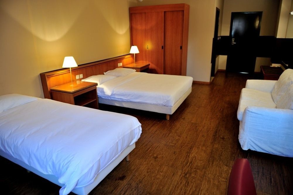 Escale Hotel Saint-Gilles Экстерьер фото