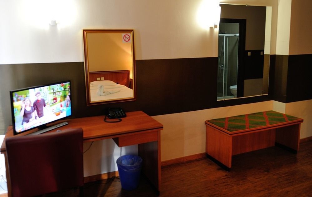Escale Hotel Saint-Gilles Экстерьер фото