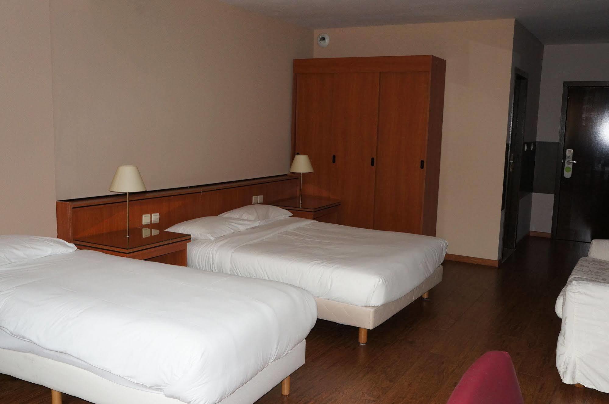 Escale Hotel Saint-Gilles Экстерьер фото