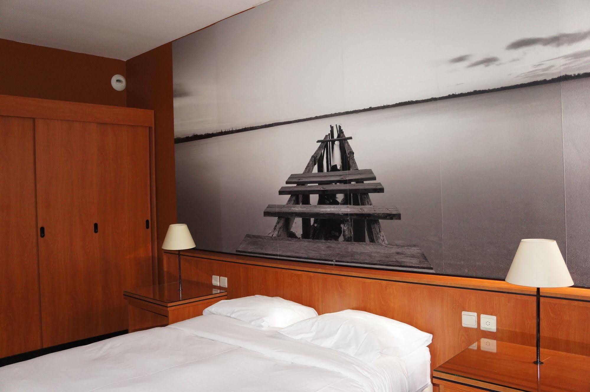 Escale Hotel Saint-Gilles Экстерьер фото